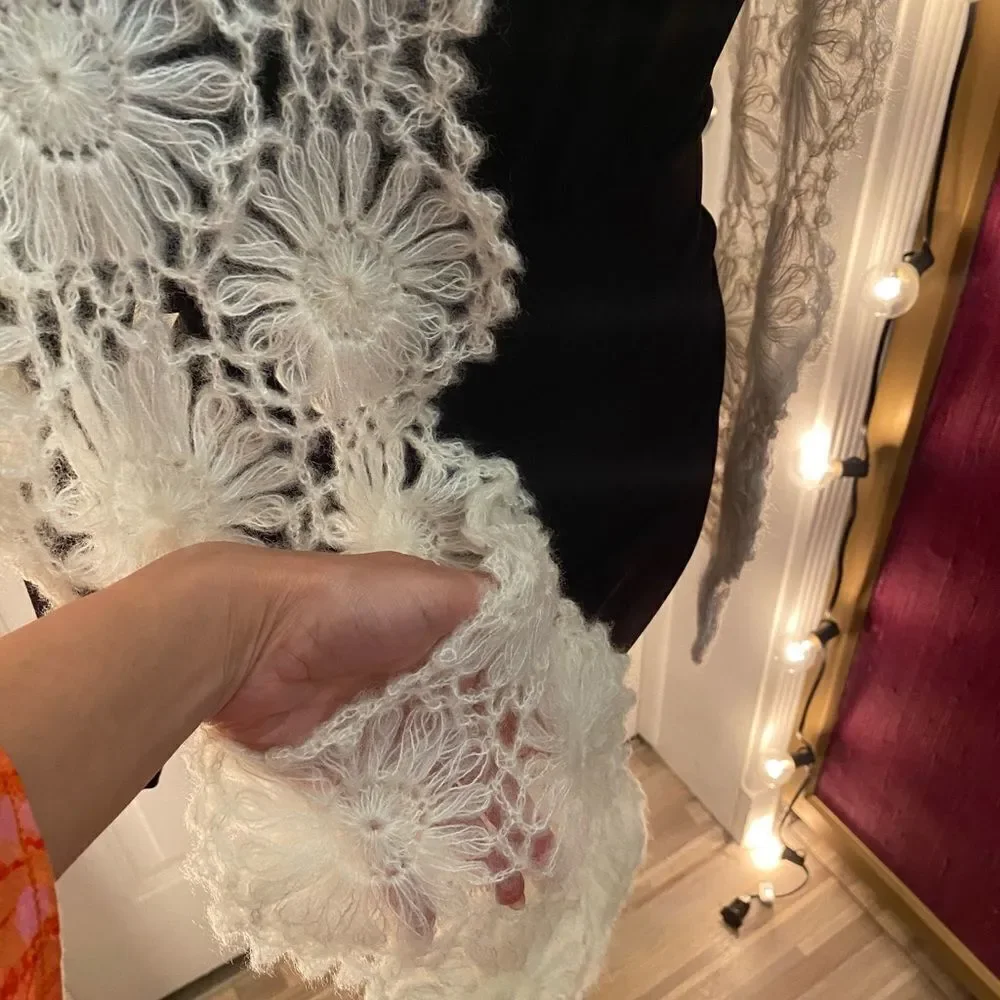 Gertz 100% acrylic knitted shawl, made in Japan 🇯🇵